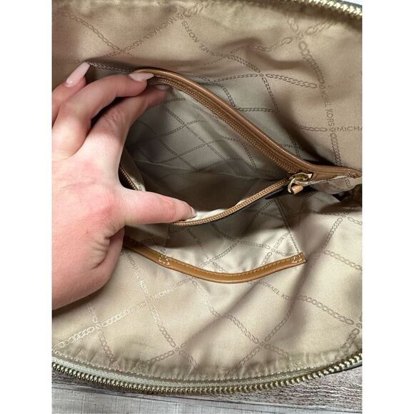 Michael Kors Dallas Medium Signature Logo MK Monogram Backpack Color Vanilla - Picture 11 of 12